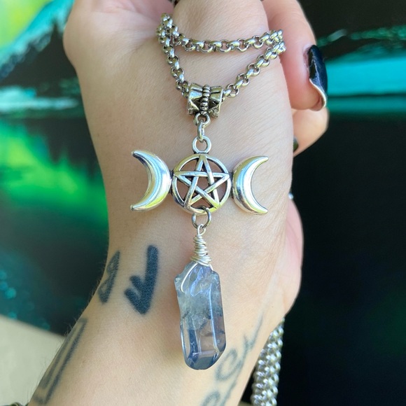 Long chain wrap around moon pentagram & crystal - Picture 4 of 11